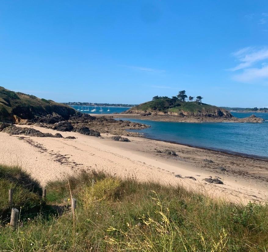 Magnifique Bas De Villa Deux Chambres Situe Pres Des Plages Et Du Golf Saint-Briac-sur-Mer Eksteriør billede